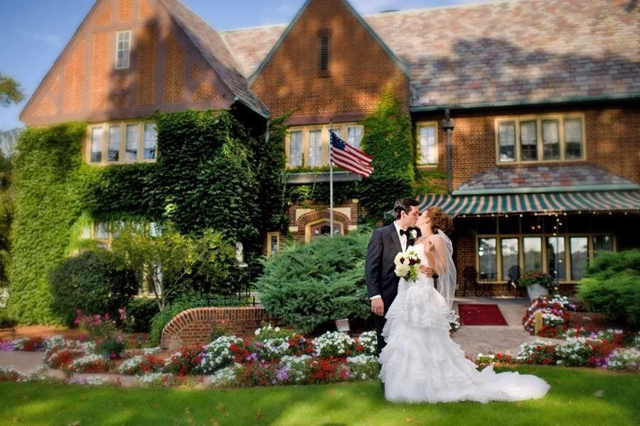 Wedding for $1000 - Small Unique Wedding Venues in Michigan